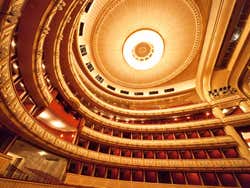 All'interno dell'Opera di Vienna