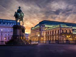 L'Opera di Vienna al tramonto